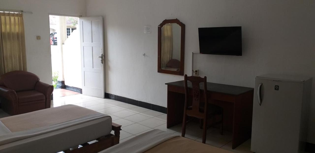 Intan Hotel Purwakarta Exterior foto