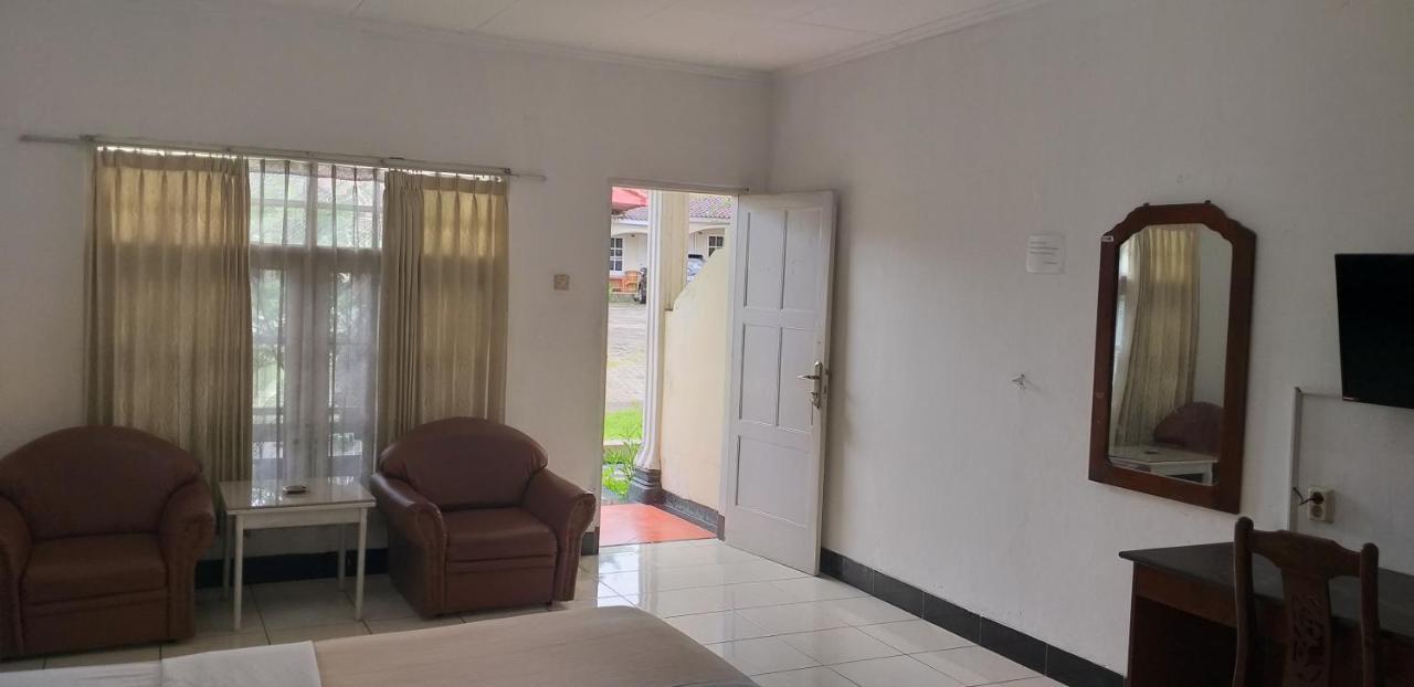 Intan Hotel Purwakarta Exterior foto