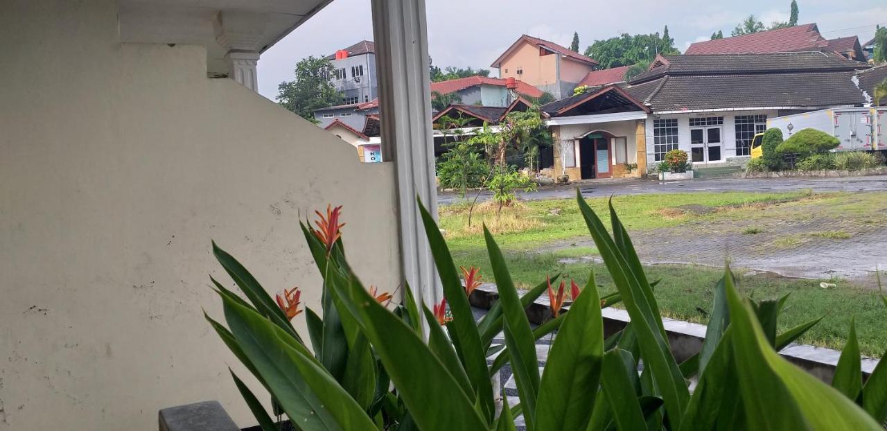 Intan Hotel Purwakarta Exterior foto