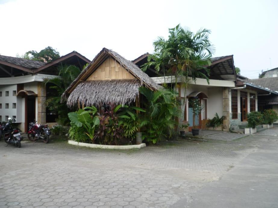 Intan Hotel Purwakarta Exterior foto